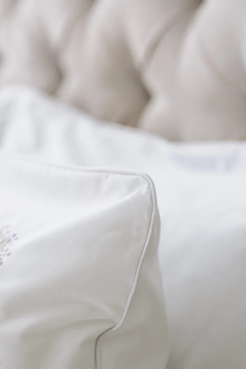 Fine cotton cushion corner with fine white cotton linen fabric