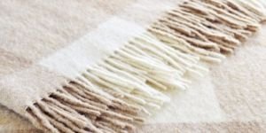 Soft winter blanket with fringes: warmth and coziness for your home.