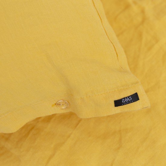 Linen bedding is a natural fabric known for its durability, breathable fiber and elegance.